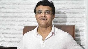 முதல்ல மாடி மதில் சுவரில்.. அப்புறம் தென்னை மரத்தில்.. அலறி அடித்துக் கொண்டு ஓடிய கங்குலி!