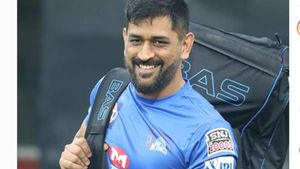 என்னமா சிரிக்கறார்யா... இதப் பாக்கறதுக்காக தானே இவ்ளோ நாள் காத்திருந்தோம்.. சிஎஸ்கே சிலிர்ப்பு