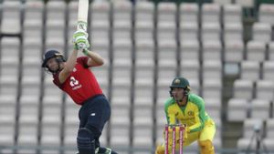 ENG vs AUS : செம ட்விஸ்ட்.. ஆட்டத்தை மாற்றிய அந்த ஓவர்.. தோற்க வேண்டிய போட்டியில் வென்ற இங்கிலாந்து!