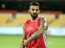 இங்க வாடா... மைதானத்திலேயே கெட்ட வார்த்தையில் கத்திய கே.எல் ராகுல்.. மைக்கில் பதிவானதால் பரபரப்பு!