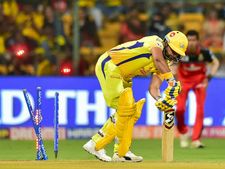 இப்படி ஏமாத்திட்டீங்களே.. ரெய்னாவால் அதிகரிக்கும் பிரஷர்.. அப்படியே ஆடிப்போன சிஎஸ்கே..#ComeBackRaina