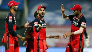 இது 7வது முறை.. இவர் வந்தாலே விராட் கோலி அவுட்.. தெறிக்கவிட்ட ஹைதராபாத் வீரர்!