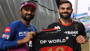 கோலியின் கையெழுத்திட்ட ஜெர்சி... வானத்தில் பறந்த ராகுல் டிவாட்டியா