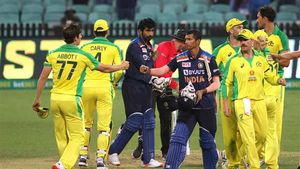 அவரை பாருங்க.. ஏன் இப்படி நடந்து கொள்கிறார்.. கோலி கொடுத்த இடம்தான் காரணம்.. ஷாக் தந்த இளம் வீரர்!
