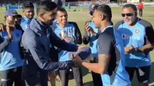 யார்க்கர் கிங்கிடமிருந்து... யார்க்கர் கிங்கிற்கு... நடராஜனுக்கு என்னதான் கொடுத்தாரு பும்ரா?