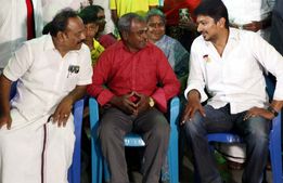 அட வீட்டுக்கே போயிட்டார்.. செம்ம ஸ்கோர் செய்த உதயநிதி.. தோனி பேன்ஸ் வாக்குகளை அள்ள பக்கா பிளான்!