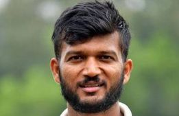 கேரள வீரருக்கு சென்ற அழைப்பு.. யாருக்குமே தெரியாத வயதான வீரரை கொண்டு வரும் சிஎஸ்கே.. மாஸ்டர்பிளான்