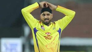 என்ன சொன்னீங்க? திரும்ப சொல்லுங்க.. சிஎஸ்கேவை நடுஆற்றில் விட்டுவிட்டு.. ஹர்பஜனுக்கு பேச்சை பாருங்க!