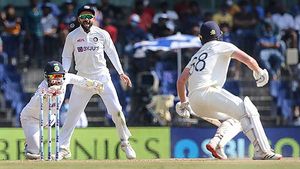 இன்னும் ஒரு போட்டியில் தோற்றாலும் போச்சு... நெருக்கடியில் இங்கிலாந்து... டென்ஷனில் ரூட்