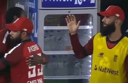 சொந்த நாட்டு வீரரால் ஒதுக்கப்படும் மொயீன் அலி.... கை கூட கொடுக்க கூடாதா..என்னதான் செய்தார் - விவரம்
