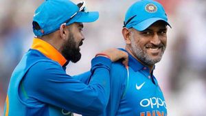 கோலி கூறிய ஒற்றை வார்த்தை... தோனி - கோலி நட்பால் நெகிழ்ச்சியடைந்த நெட்டிசன்ஸ்.. மரியாதையே தனி தான்!
