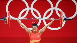 Mirabai Chanu: பளுதூக்குதலில் இந்தியாவுக்கு முதல் மெடல் - வெள்ளிப்பதக்கம் வென்ற மீராபாய் சானு