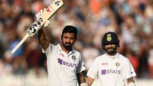 ரோகித் புதிய மைல்கல்.. கே.எல்.ராகுல் வரலாற்று சதம்.. முதல் நாள் முடிவில் வலுவான நிலையில் இந்திய அணி