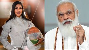 வாளை பரிசளித்த பவானி... ஜான்சி ராணி .... ‘ஜான்சி ராணி நீ’ வாழ்த்திய பிரதமர் மோடி! 