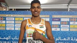 Paralympics 2020: இந்தியாவுக்கு 2வது பதக்கம்.. உயரம் தாண்டுதலில் வெள்ளி வென்றார் நிஷாத் குமார்! 