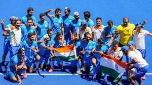 சாதித்த இந்திய ஹாக்கி அணி.. தங்கள் வெற்றியாய் கொண்டாடும் கிரிக்கெட் வீரர்கள் - கம்பீர் தனி ரகம்