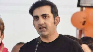 அதில் எல்லாம் தோனி தலையிட முடியாது.. சிம்பிள் விஷயத்திற்காக தான் சேர்க்கப்பட்டார்..கம்பீர் விளக்கம்!