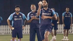 “ஷர்துலுக்கு அதிகரித்த கெடுபிடி” அப்செட்டில் இருக்கும் 2 சீனியர் வீரர்கள்.. இந்திய ப்ளேயிங் 11 உறுதி