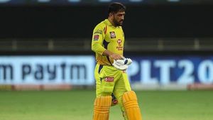 ஐபிஎல் தொடரிலிருந்து ருத்துராஜ் விலகல்? 3 வீரர்களுக்கு வாய்ப்பு.. ஸ்கெட்ச் போட்ட தோனி !