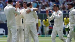தென்னாப்பிரிக்க வீரருக்கு கொரோனா? வெளியான தகவலால் பரபரப்பு.. IND Vs SA தொடர் ரத்தாக வாய்ப்பு..!!