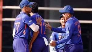405 ரன்கள் குவித்த இந்திய அணி.. U-19 உலகக் கோப்பையில் அதிவேக சதம் அடித்த இந்திய வீரர்..!!