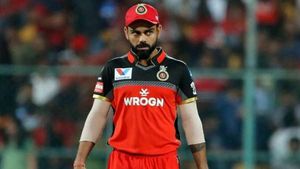 ஆர்சிபி கேப்டன் யார்?.. கடைசி நேர ட்விஸ்ட்.. விராட் கோலியிடம் கெஞ்சி வரும் நிர்வாகம்.. என்ன ஆனது