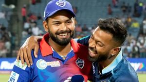 ஐபிஎல்- டெல்லி அணிக்குள் வந்த வங்கதேச புயல்.. ராசியான மைதானத்தில் ரிஷப் பண்ட்