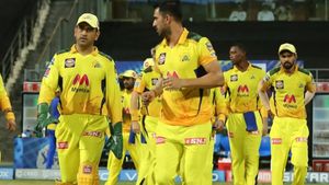 இரு துருவங்கள்.. சிஎஸ்கே போட்டியில் ஒரு சாதனை.. ஒரு வேதனை..? தோனிக்கு ஏற்பட்ட ஏமாற்றம்!!