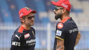 “விராட் கோலி ஃபார்முக்கு வந்துட்டார்..” ஆர்சிபி கோச் தந்த முக்கிய அப்டேட்.. மகிழ்ச்சியில் ரசிகர்கள்!
