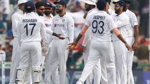 பயிற்சி ஆட்டதிலேயே பஞ்சரான இந்திய அணி.. இங்கிலாந்து உள்ளூர் அணி மிரட்டல்.. திணறும் நட்சத்திரங்கள்