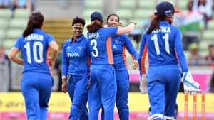 8 பந்துகளில் 5 விக்கெட்டுகள்.. 99 ரன்களில் சுருண்ட பாகிஸ்தான். காமன்வெல்த்தில் இந்திய மகளிர் அபாரம்