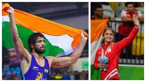 காமன்வெல்த்தில் வரலாறு படைத்த இந்தியா.. பாக். வீரரை வீழ்த்தி தங்கம்.. மல்யுத்தத்தில் பதக்க வேட்டை