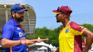 2வது டி20 போட்டியின் நேரம் திடீர் மாற்றம்.. மழையே கிடையாது.. காரணம் கேட்டு சிரிக்கும் ரசிகர்கள்!!