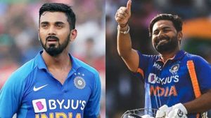 உள்ளே வருகிறாரா ரிஷப் பண்ட்.. கே.எல்.ராகுலின் உண்மையான நிலை என்ன? பயிற்சியாளர் வெளிப்படையாக பேச்சு!