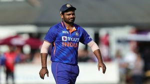 இவரையா டி20 உலககோப்பையில் சேர்க்கல.. சஞ்சு சாம்சனுக்காக களமிறங்கும் ரசிகர்கள்.. யாருக்கு பதில் ?