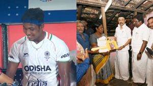 வீட்டிற்கே சென்ற முதல்வர்.. ஷாக் ஆன ஹாக்கி வீரர் கார்த்தி செல்வம்.. கொடுத்த பரிசு என்ன தெரியுமா??