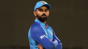 விராட் கோலி ஓய்வு அறிவிப்பு??.. தோனியின் பாணியில் கூறிய தகவல்.. குழப்பத்தில் ஆழ்ந்துள்ள ரசிகர்கள்!