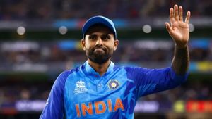 ICC தரவரிசை பட்டியல் - உச்சம் தொட்ட சூர்யகுமார் யாதவ்..எகிறிய புள்ளிகள்..ஏணி வைத்தாலும் தொட முடியாது