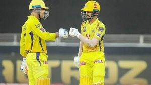 கேப்டன்சியில் தோனியின் ஜெராக்ஸ்.. ருதுராஜ் கெயிக்வாட் வியப்பளிக்கிறார்.. மகாராஷ்டிரா வீரர் புகழாரம்!