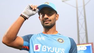 போராடினால் கனவுகள் சாத்தியமாகும்.. 31 வயதில் சாதித்த ராகுல் திரிபாதி.. சச்சின், டிராவிட்க்கு பிறகு இடம்