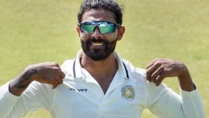 ரஞ்சி கிரிக்கெட்டில் அசத்திய ஜடேஜா.. பந்துவீச்சில் விக்கெட் வேட்டை.. கம்பீருக்கு தக்க பதிலடி
