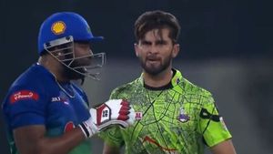 PSL - ஷாகின் ஓவரில் 3 சிக்சர் அடித்த பொலார்ட்.. இருவரும் மோதி கொண்ட அனல் பறக்கும் வீடியோ