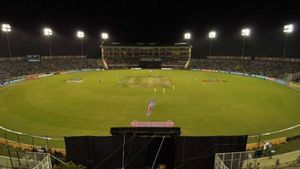 IPL Flood Light - மொஹாலியில் மட்டும் ஏன் இவ்வளவு லைட்கள்.. அதுவும் உயரம் குறைவாக இருக்கு தெரியுமா?