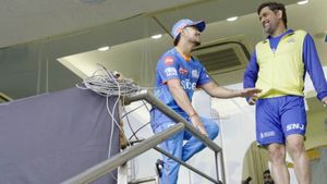 IPL -தல நீ தான் காப்பத்தனும்..CSK உடனான போட்டிக்கு முன் சரணடைந்த இஷான்.. யோசிக்காமல் உதவி செய்த தோனி