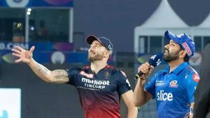 RCB vs MI: முதலில் பேட்டிங் செய்யும் மும்பை.. டாஸ் வென்ற ஆர்சிபி பந்துவீச்சு தேர்வு!