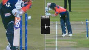 IPL - வார்னர் அவுட்டாகியும் தொடர்ந்து ஆட்டம்.. தவறான விதியால் தப்பித்தார்..வஞ்சிக்கப்படும் பவுலர்கள்