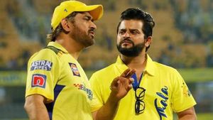 தோனி முதுகில் குத்திய ரெய்னா! சிறந்த ஐபிஎல் 2023 அணியில் தோனிக்கு இடமில்லை.. கடுப்பான ரசிகர்கள்