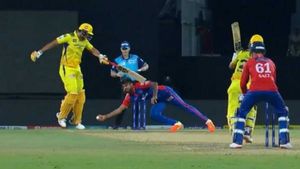 தொடர்ந்து சொதப்பும் மோயின் அலி.. லலித் யாதவின் அபார கேட்சால் தடுமாறிய சிஎஸ்கே.. ஷாக் ஆன ரஹானே