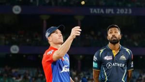 ஜெய்க்கனும்னு நினைப்பே இல்ல போல.. ஹர்திக்கிடம் வசமாக சிக்கிய வார்னர்.. ஆரம்பமே டெல்லி அணி தவறு