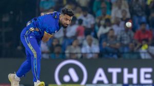 ஒரு ஓவருக்கு 11 பந்துகளா.. கேப்டனே இப்படியா பந்துவீசுறது.. TNPL போட்டியில் நடந்த சுவாரஸ்யம்!